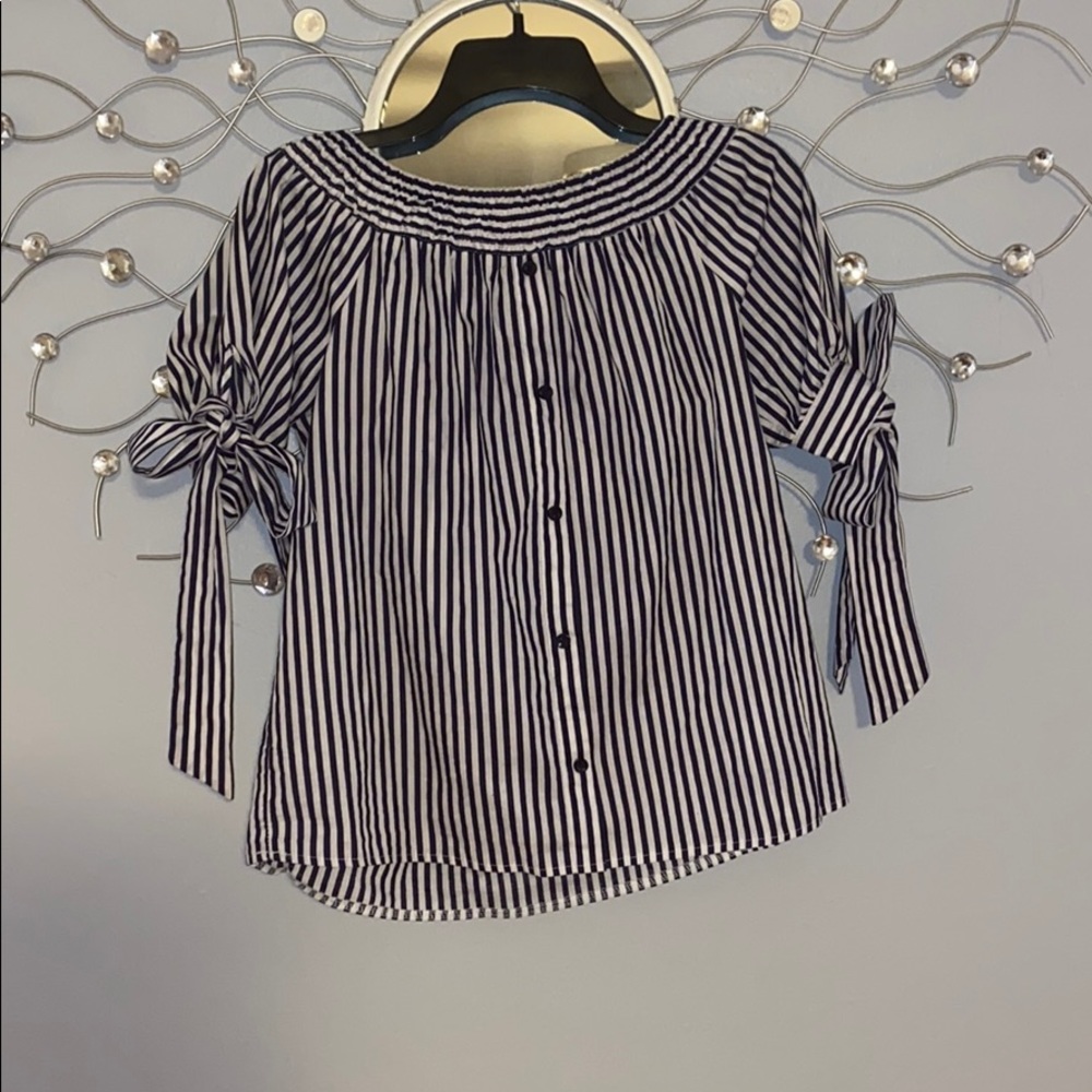 Beautiful navy blue and white stripe shirt.